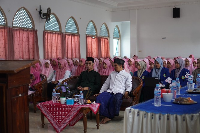 Seminar dan Lokakarya Penguatan Moderasi Beragama bagi Mahasiswa Baru Seminar dan Lokakarya Penguatan Moderasi Beragama bagi Mahasiswa Baru